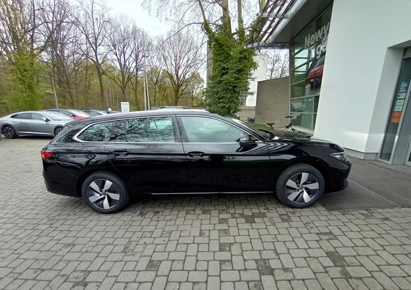 Volkswagen Passat cena 193500 przebieg: 10, rok produkcji 2024 z Kolonowskie małe 379